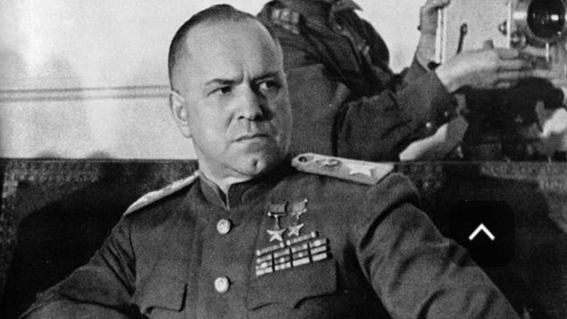 Г.К. Жуков во время подписания Акта о безоговорочной капитуляции Германии Г.К. Жуков во время подписания Акта о безоговорочной капитуляции Германии